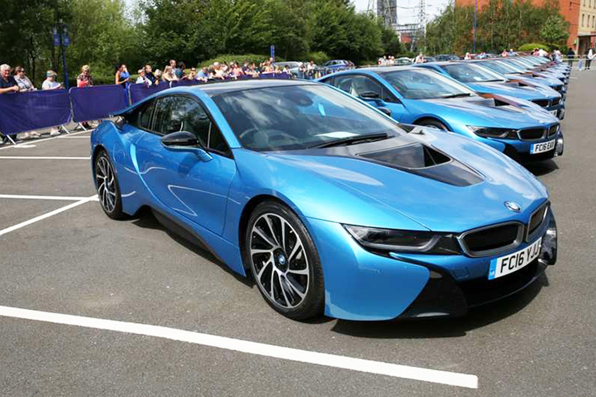 Ong chu Leicester City sam 19 sieu xe BMW i8 tang cau thu-Hinh-2